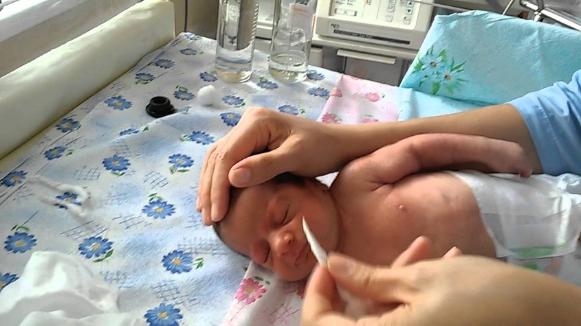 Почему новорожденный хрюкает носом