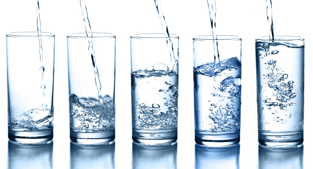 Восемь стаканов воды ежедневно – норма не для всех
