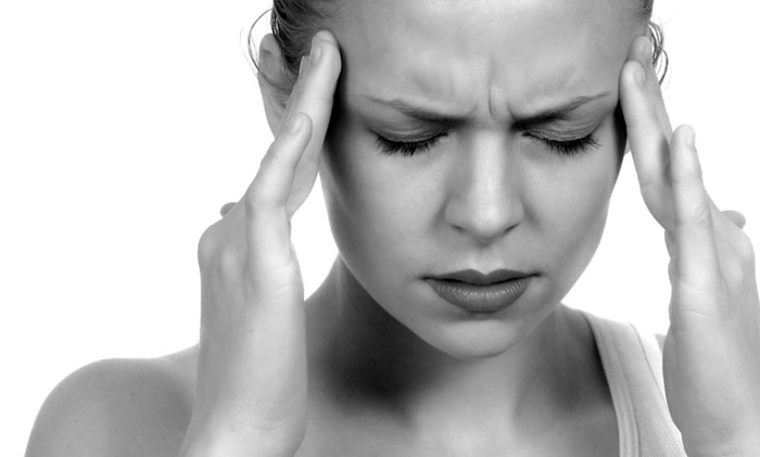 Почему сильно и часто болит голова в области глаз