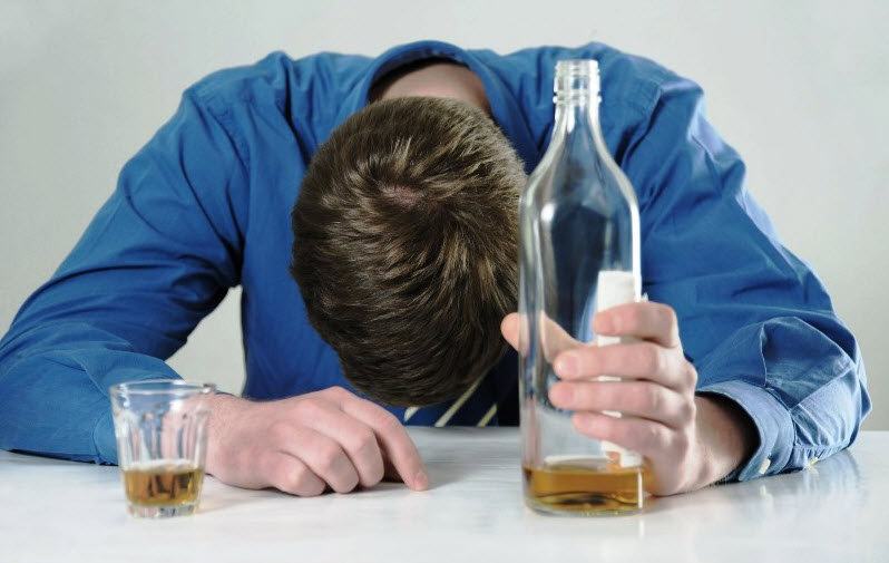 Как побороть алкоголизм? Стадийность, диагностика и лечение