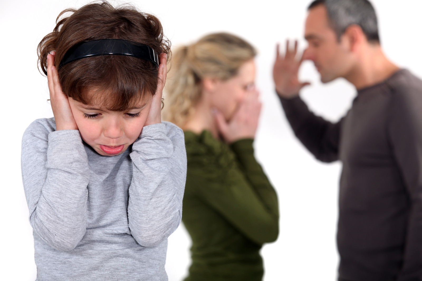 Эмоциональное насилие в семье вреднее физического