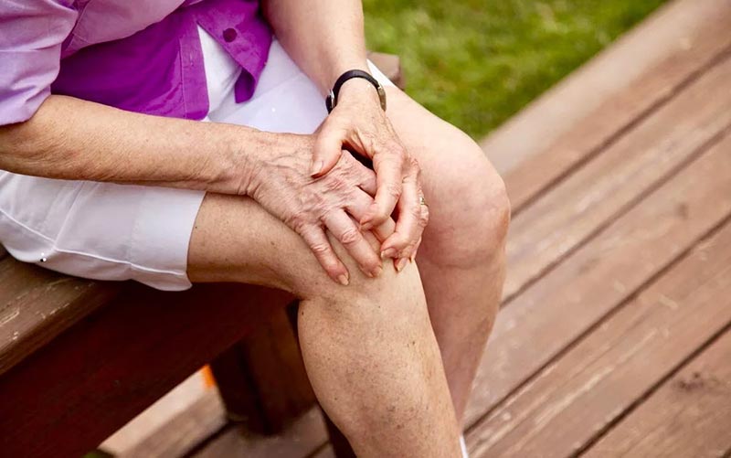 Боль в колене - причины и лечение