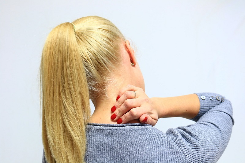 Боль в шее сбоку - причины заболевания и лечение