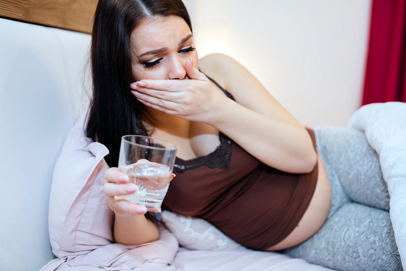 Тошнота при беременности - причины и лечение