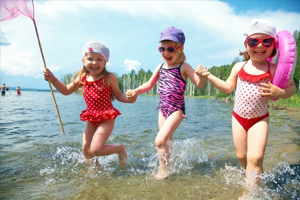 Чем опасно купание в реках и озерах для детей